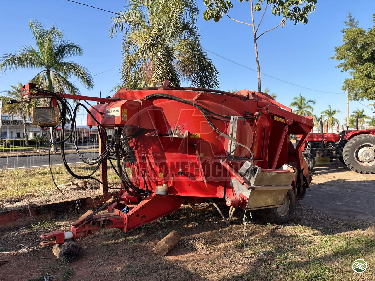 IMPLEMENTOS AGRICOLAS VAGAO FORRAGEIRO VAGÃO MISTURADOR AUTOCARREGÁVEL VR Agronegócios ARAXA MINAS GERAIS MG